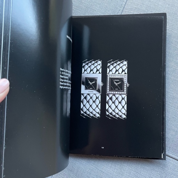 Chanel Vintage Deluxe Watch Book/Catalogue - Picture 10 of 11